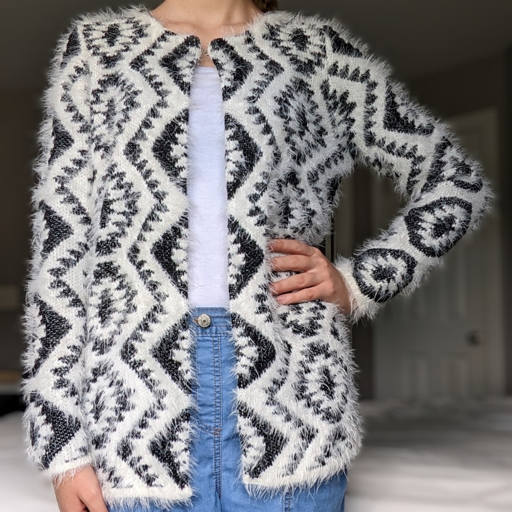 Allie & Rob Tribal Sweater Size Small